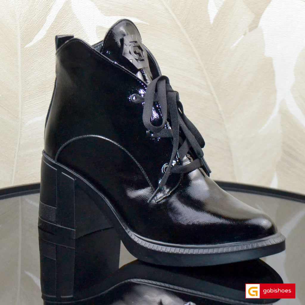 Material: Piele Naturala Lacuita
Culoare: Neagra
Tip: Ghete
Stil: Casual
- Ghete piele naturala neagra lacuita
- Ghete cu siret, inaltime gheata de la talpa in sus 12 cm
- Talpa neagra 
- Interior brant cu burete special, la alegere: mesina naturala neagra si blanita  sintetica neagra , la alegere mesina naturala complet + 30 lei
- Talpa inaltime 7 cm toc, talpa usoara
- Schimb  gratuit
 36 = 23,8cm; 37 = 24,5cm; 38 = 25,2 cm; 39 = 25,9cm; 40 = 26,6 cm
* Masuratori realizează pentru ma