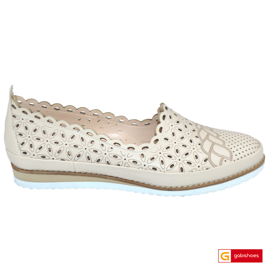 -Material: Piele Naturala
-Culoare: Bej
-Tip: Pantofi
-Stil: Balerini
- Balerini piele naturala Bej cu gaurele 
- Balerini cu burete special extra-confort
- Talpa alb cu bej, varf rotund, brant interior cu burete special mesina naturala bej
- Inaltime talpa : 2 cm
*Masuratori realizate pentru marimea 37