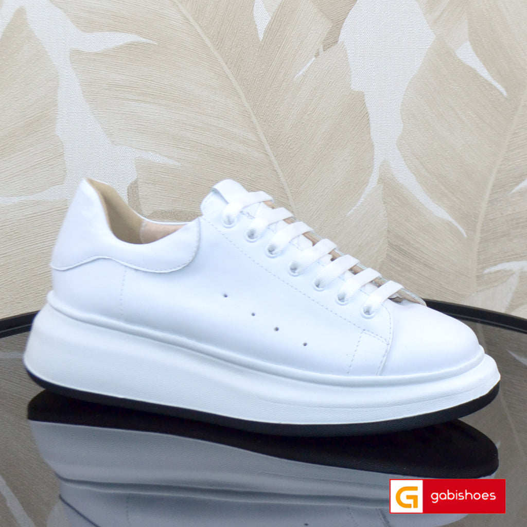 Material: Piele Naturala 
Culoare: Alba
Tip: Pantofi
Stil: Casual
- Pantofi piele naturala alba ,pantofi cu siret
- Pantofi cu burete special extra-confort
- Talpa alb cu negru , varf rotunt, brant interior cu burete special , mesina naturala  bej
- Inaltime talpa : 5 cm in spate si 3 cm in fata ,talpa  foarte usoara 
- Schimb gratuit
*Masuratori realizate pentru marimea 37