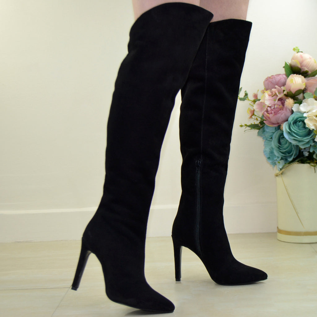 -Material: Piele Naturala Intoarsa
-Culoare: Neagra
-Tip: Cizme
-Stil: Office
- Cizme piele naturala intoarsa neagra , inaltime cizma  spate 44 cm de la toc in sus
- Cizme cu fermoar, Toc inaltime 10 cm
- Talpa neagra, varf ascutit, brant interior cu burete special, mesina naturala cu captuseala neagra {blanita}
- Schimb gratuit 
* Masuratori realizate pentru marimea 37