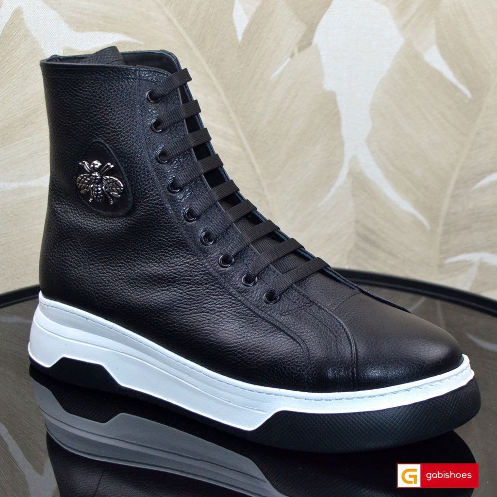 Ghete Sport Dama Piele Naturala Neagra Lorena 3583-5

Material: Piele Naturala
Culoare: Neagra
Tip: Ghete
Stil: Sport
Caracteristici Ghetele sport piele naturala neagra&nbsp;
- Ghete piele naturala neagra, sistem de inchidere cu siret&nbsp;
- Ghete sport cu burete special extra-confort
- Talpa negru cu alb cusuta , brant interior cu burete special , mesina naturala&nbsp;&nbsp;
- Inaltime talpa : 4,5 cm&nbsp;
- Schimb gratuit
*Masuratori realizate pentru marimea 37. Ghetele&nbsp;sunt confectionate din piele 