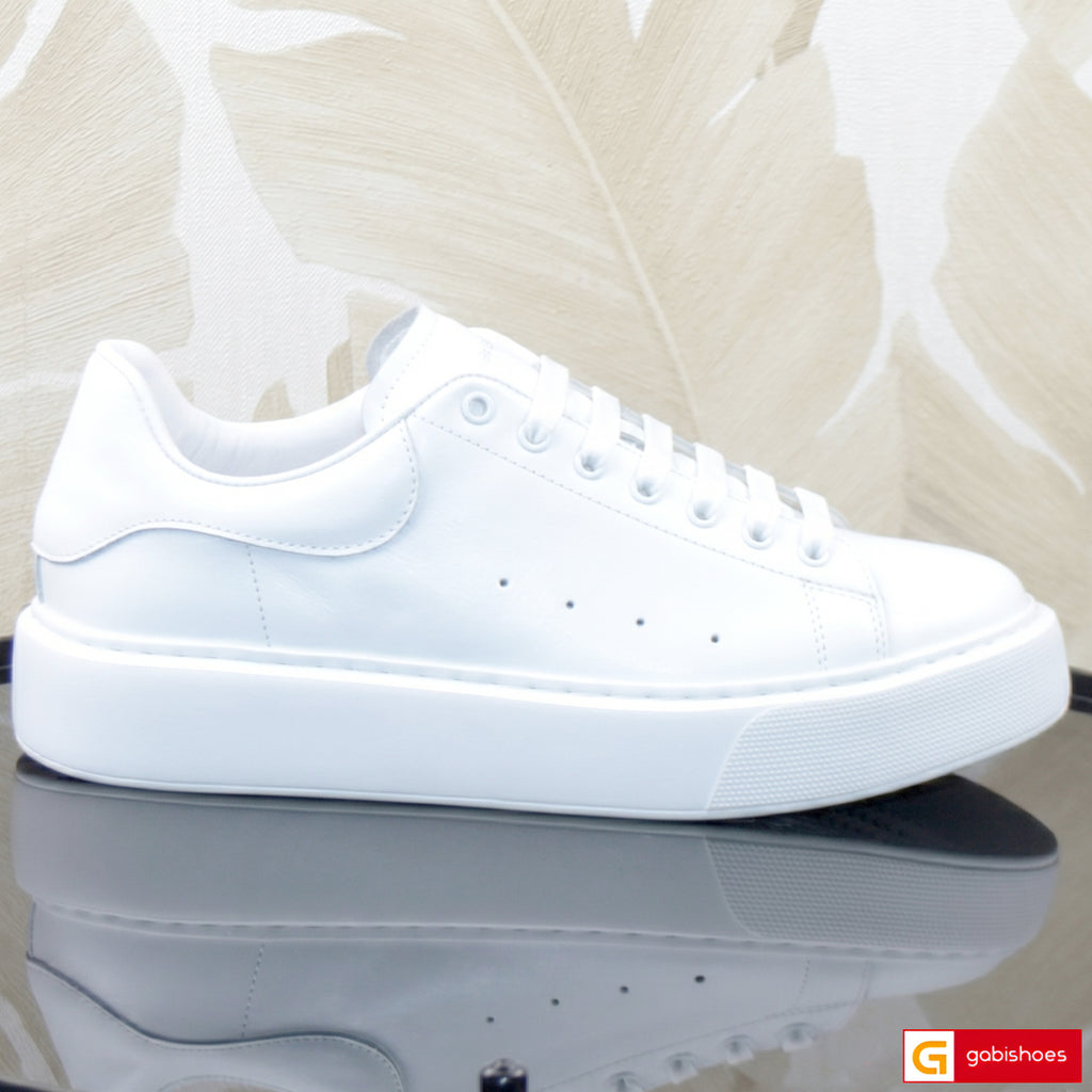 Material: Piele Naturala
Culoare:&nbsp;Alba
Tip: Pantofi
Stil: Casual

- Pantofi piele naturala alba
- Pantofi cu siret
- Pantofi cu burete special extra-confort
- Talpa alba cusuta , varf rotunt, brant interior cu burete special, mesina naturala
- Inaltime talpa : 4,5 cm spate si in fata 3,5 cm,talpa extra usoara
- Schimb gratuit

*Masuratori realizate pentru marimea 37