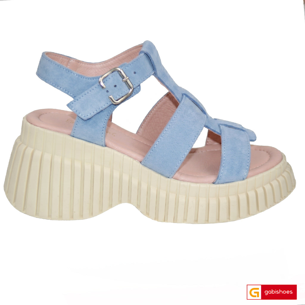 -Material: Piele Naturala Intoarsa
-Culoare: Blue
-Tip: Sanda
-Stil: Confort

- Sanda piele naturala intoarsa blue ,sistem de inchidere cu catarama
- Sanda cu burete special extra-confort&nbsp;
- Talpa bej , varf rotund, brant interior cu burete special mesina naturala&nbsp;
- Inaltime toc: 8 cm , talpa usoara&nbsp;
- Schimb gratuit&nbsp;
*Masuratori realizate pentru marimea 37