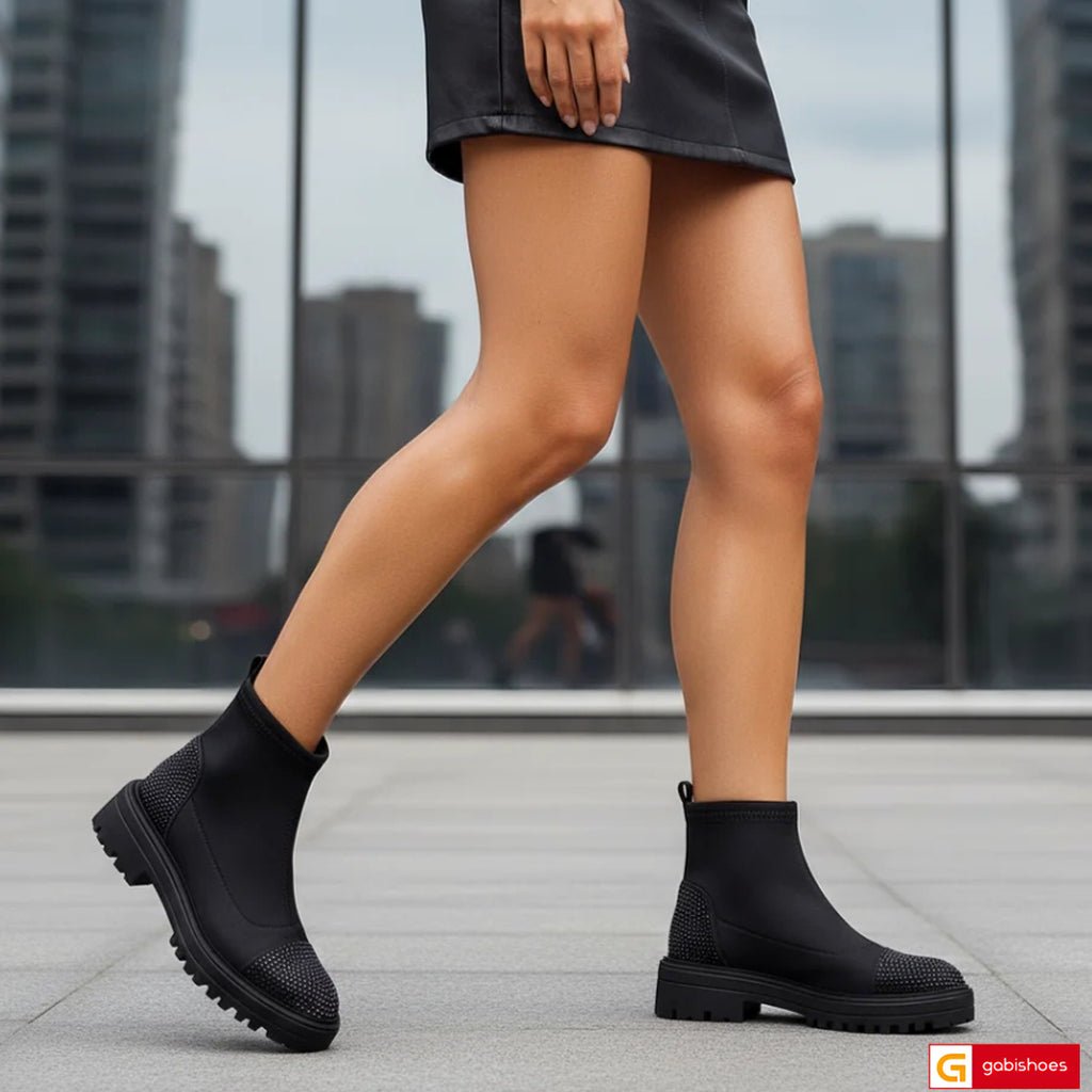 -Material: Piele Naturala Intoarsa
-Culoare: Negru
-Tip: Ghete tubulare&nbsp; streach
-Stil: Casual

- Ghete dama piele naturala intoarsa neagra cu pietricele stralucitoare si streach negru
- Ghete fara fermoar, Toc inaltime 4 cm&nbsp;
- Talpa neagra, varf rotund , brant interior cu burete special,
- Schimb gratuit
* Masuratori realizate pentru marimea 37&nbsp;