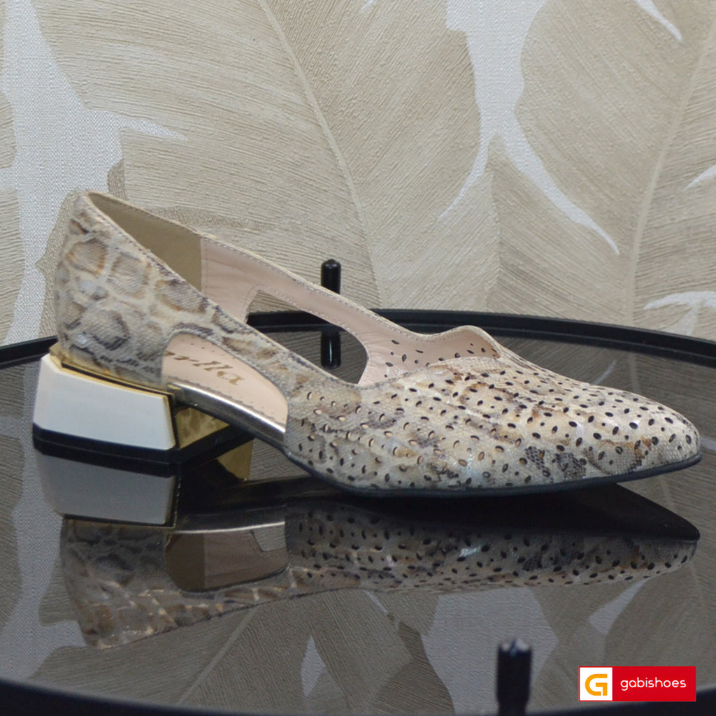 -Material: Piele Naturala&nbsp;
-Culoare: Bej multicolor
-Tip: Pantofi
-Stil: Office

- Pantofi piele naturala bej multicolor cu model gaurele
- Pantofi cu burete special extra-confort
- Talpa neagra, ascutit , brant interior cu burete special mesina naturala bej
- Inaltime toc: 3 cm
- Schimb gratuit
*Masuratori realizate pentru marimea 37