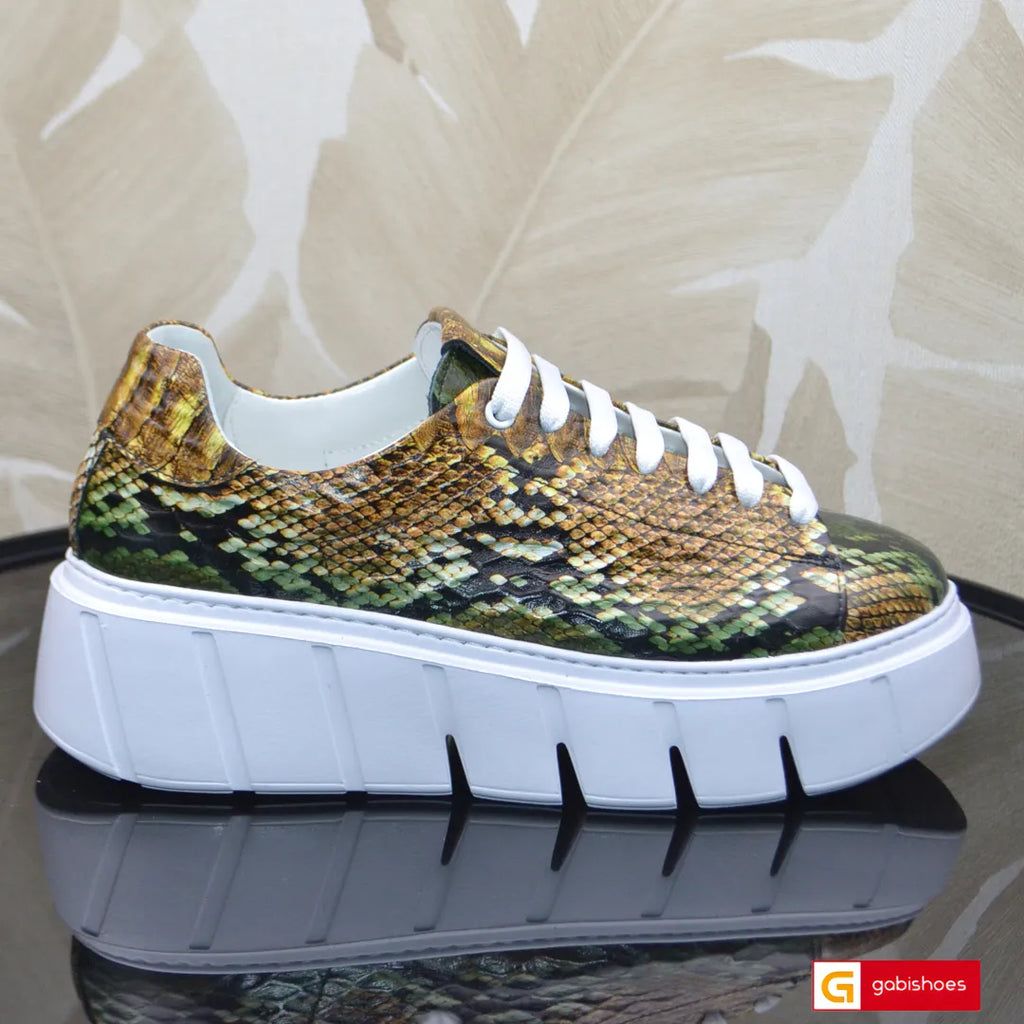 Material: Piele Naturala
Culoare: Verde cu multicolor
Tip: Pantofi
Stil: Sport
Caracteristici Pantofi sport piele naturala verde cu imprimeu multicolor
- Pantofi piele naturala verde ,sistem de inchidere cu siret&nbsp;
- Pantofi sport cu burete special extra-confort
- Talpa alba cusuta, brant interior cu burete special , mesina naturala alba
- Inaltime talpa : 6 cm ,calapod comod
- Schimb gratuit
*Masuratori realizate pentru marimea 37.

Pantofii&nbsp;sunt confectionatii din piele de calitate superioara.

T