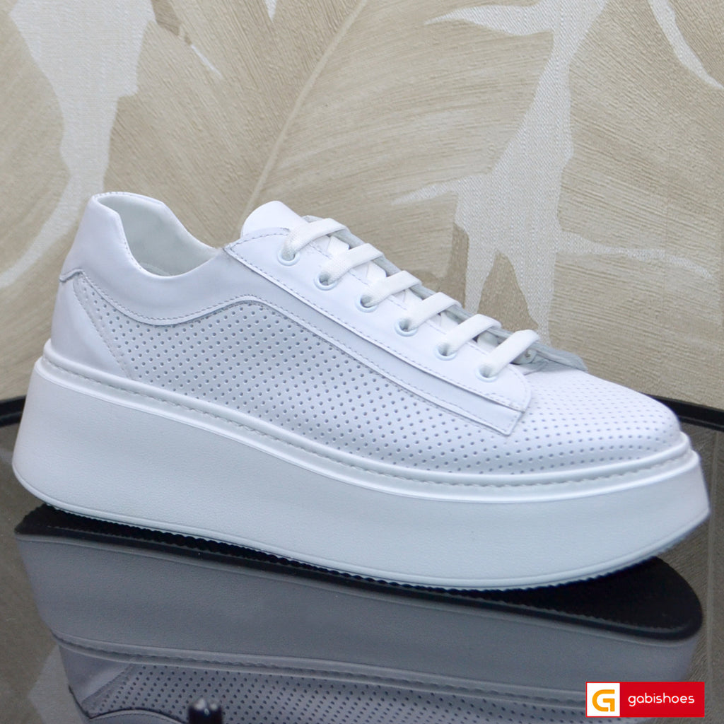 Pantofi Sport Dama Piele Naturala Alb cu Blue Lorena 4282-1

Material: Piele Naturala
Culoare: Alba
Tip: Pantofi
Stil: Sport
Caracteristici Pantofi sport piele naturala alba cu model gaurele mici
- Pantofi piele naturala alba ,&nbsp; sistem de inchidere cu siret&nbsp;
- Pantofi sport cu burete special extra-confort
- Talpa alba cusuta , brant interior cu burete special , mesina naturala&nbsp;&nbsp;
- Inaltime talpa : 6 cm&nbsp;
- Schimb gratuit
*Masuratori realizate pentru marimea 37.

Pantofii sunt confect