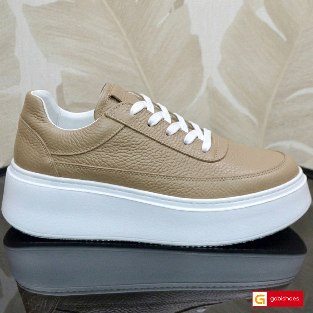 Pantofi Sport Piele Naturala Taupe Lorena 4097-6

Material: Piele Naturala
Culoare: Taupe
Tip: Pantofi
Stil: Sport
Caracteristici: Pantofi sport piele naturala taupe
- Pantofi piele naturala taupe , sistem de inchidere cu siret&nbsp;
- Pantofi sport cu burete special extra-confort
- Talpa alba cusuta , brant interior cu burete special , mesina naturala&nbsp;&nbsp;
- Inaltime talpa : 6 cm&nbsp;
- Schimb gratuit
*Masuratori realizate pentru marimea 37.

Pantofii sunt confectionati din piele de calitate superi