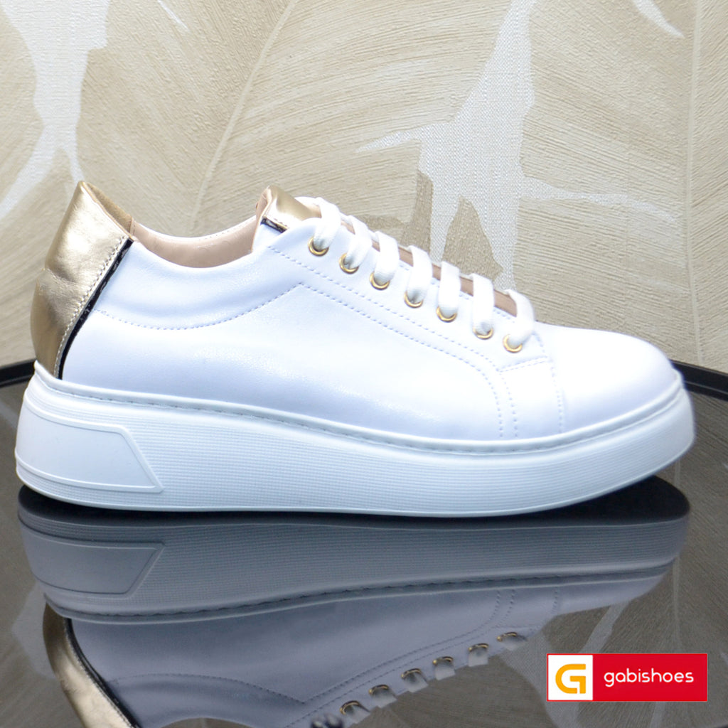 Pantofi Sport Dama Piele Naturala Lorena 3163-2

Material: Piele Naturala
Culoare: Alb cu auriu
Tip: Pantofi
Stil: Sport
Caracteristici Pantofi sport piele naturala alba
- Pantofi piele naturala alba sistem de inchidere cu siret&nbsp;
- Pantofi sport cu burete special extra-confort
- Talpa&nbsp;alba cusuta , brant interior cu burete special , mesina naturala&nbsp;&nbsp;
- Inaltime talpa : 5 cm&nbsp;
- Schimb gratuit
*Masuratori realizate pentru marimea 37.

Pantofii&nbsp;sunt confectionatii din piele de cal