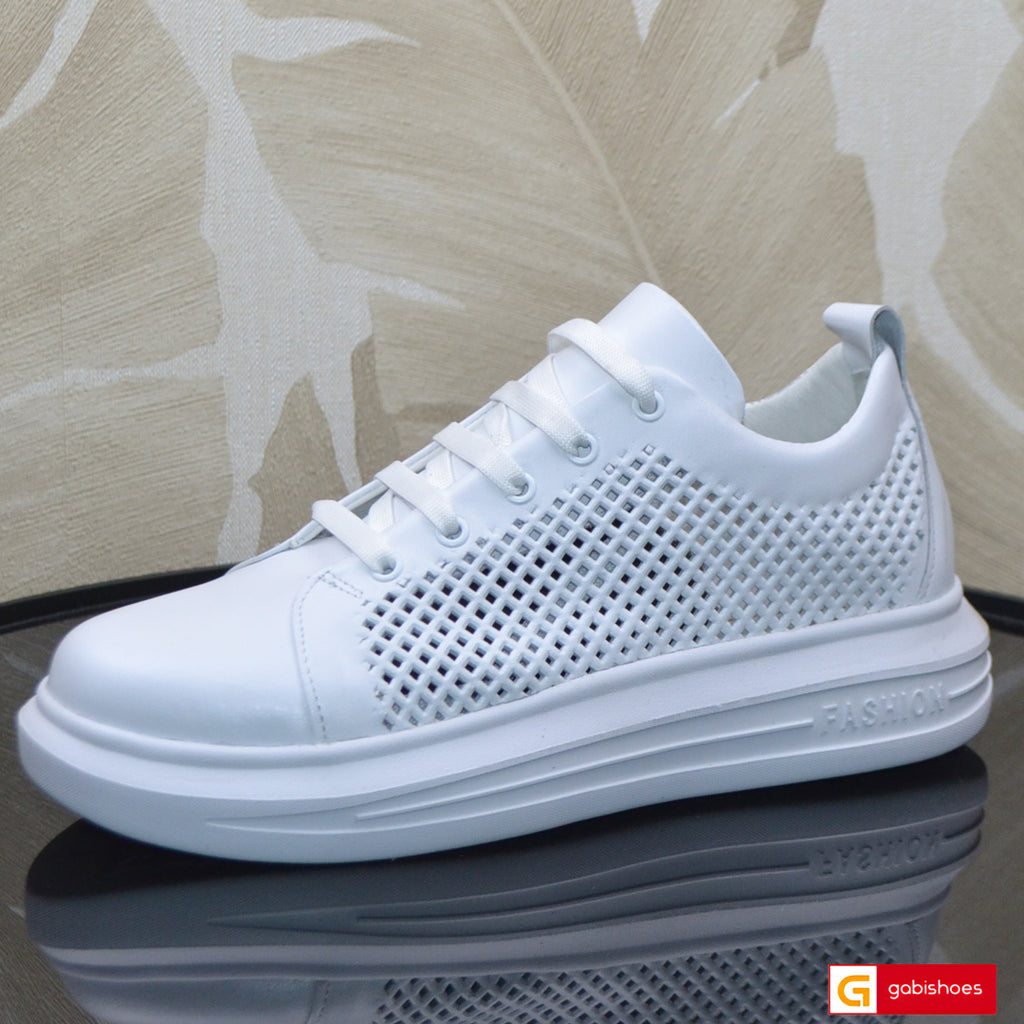 Pantofi Sport Piele Naturala Alba Lorena 4296-1

Material: Piele Naturala&nbsp;
Culoare: Alba
Tip: Pantofi
Stil: Sport
Caracteristici Pantofi sport piele naturala alba cu model gaurele
- Pantofi piele naturala alba ,&nbsp; sistem de inchidere cu siret&nbsp;
- Pantofi sport cu burete special extra-confort
- Talpa alba , brant interior cu burete special , mesina naturala alba&nbsp;
- Inaltime talpa : 4 cm&nbsp;
- Schimb gratuit
*Masuratori realizate pentru marimea 37.

Pantofii&nbsp;sunt confectionatii din pi