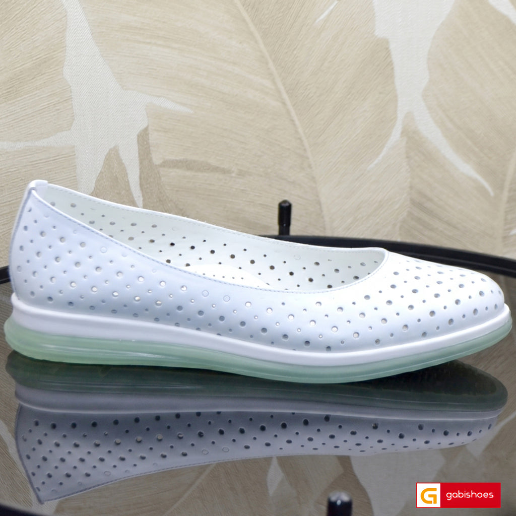 Balerini Piele Naturala Alba Gabriela 3970-1

Material: Piele Naturala&nbsp;
Culoare: Alba
Tip: Pantofi&nbsp;
Stil: Balerini&nbsp;
Caracteristici balerini dama piele natutala alba cu imprimeu gaurele cu model
- Balerini piele naturala alba cu gaurele
- Balerini cu burete special extra-confort
- Talpa alb cu verde , brant interior cu burete special mesina naturala alba
- Inaltime talpa : 2 cm
- Schimb gratuit
*Masuratori realizate pentru marimea 37.

Balerinii sunt confectionati din piele de calitate superio