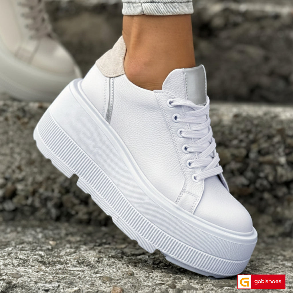 Pantofi Sport Dama Piele Naturala Alba Lorena 3906-2

Material: Piele Naturala
Culoare: Alb cu argintiu
Tip: Pantofi
Stil: Sport
Caracteristici Pantofi sport piele naturala alb cu argintiu si piele naturala intoarsa bej
- Pantofi piele naturala alba , sistem de inchidere cu siret&nbsp;
- Pantofi sport cu burete special extra-confort
- Talpa alba cusuta , brant interior cu burete special , mesina naturala&nbsp;&nbsp;
- Inaltime talpa : 7 cm&nbsp;
- Schimb gratuit
*Masuratori realizate pentru marimea 37.

Pan