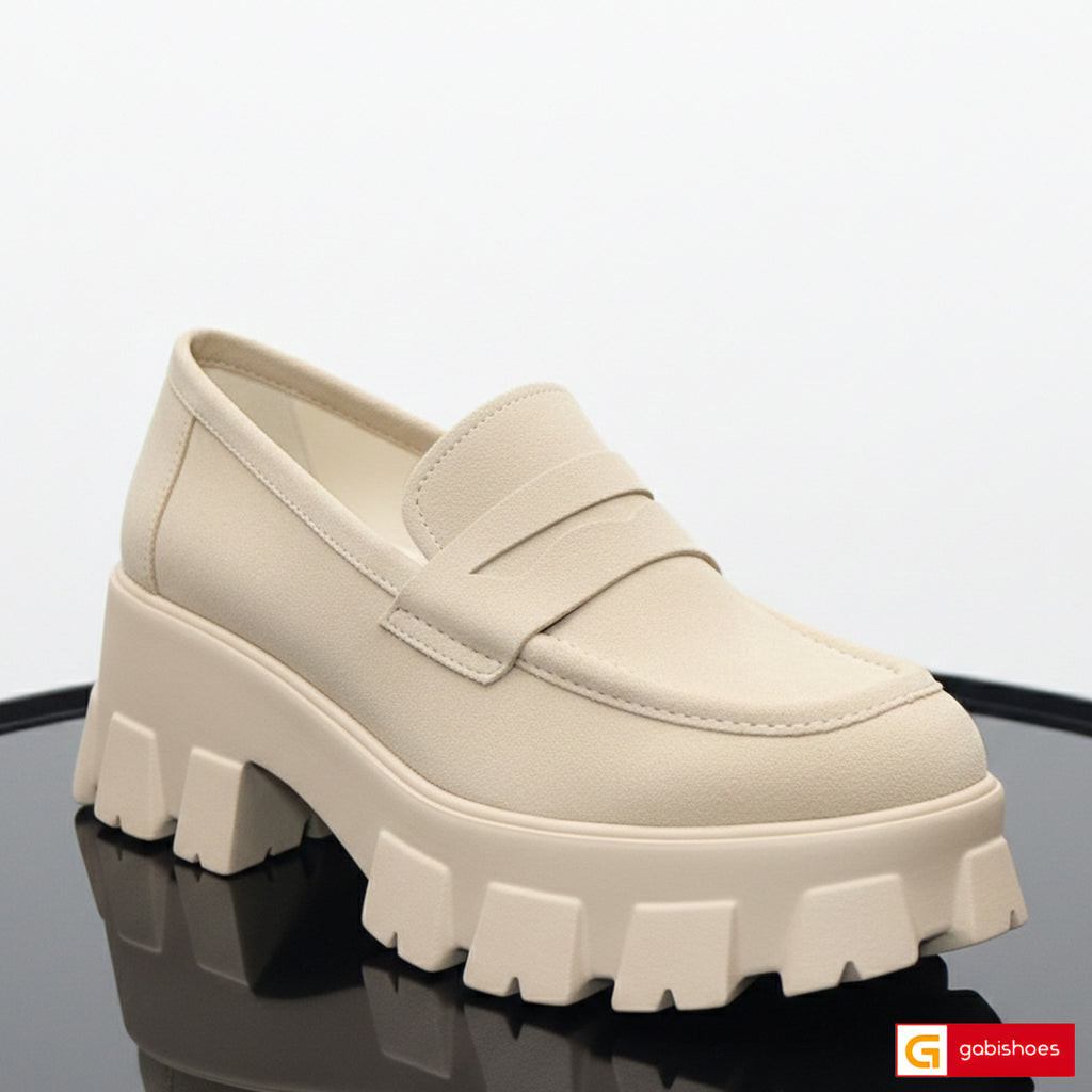 Material: Piele Naturala Intoarsa
Culoare: Bej
Tip: Pantofi&nbsp;
Stil: Casual

- Pantofi piele naturala intoarsa bej
- Pantofi cu burete special extra-confort
- Talpa bej ,material poliuretan, varf rotunt, brant interior cu burete special , mesina naturala&nbsp;
- Inaltime talpa : 6 cm&nbsp;
- Schimb gratuit&nbsp;*Masuratori realizate pentru marimea 37