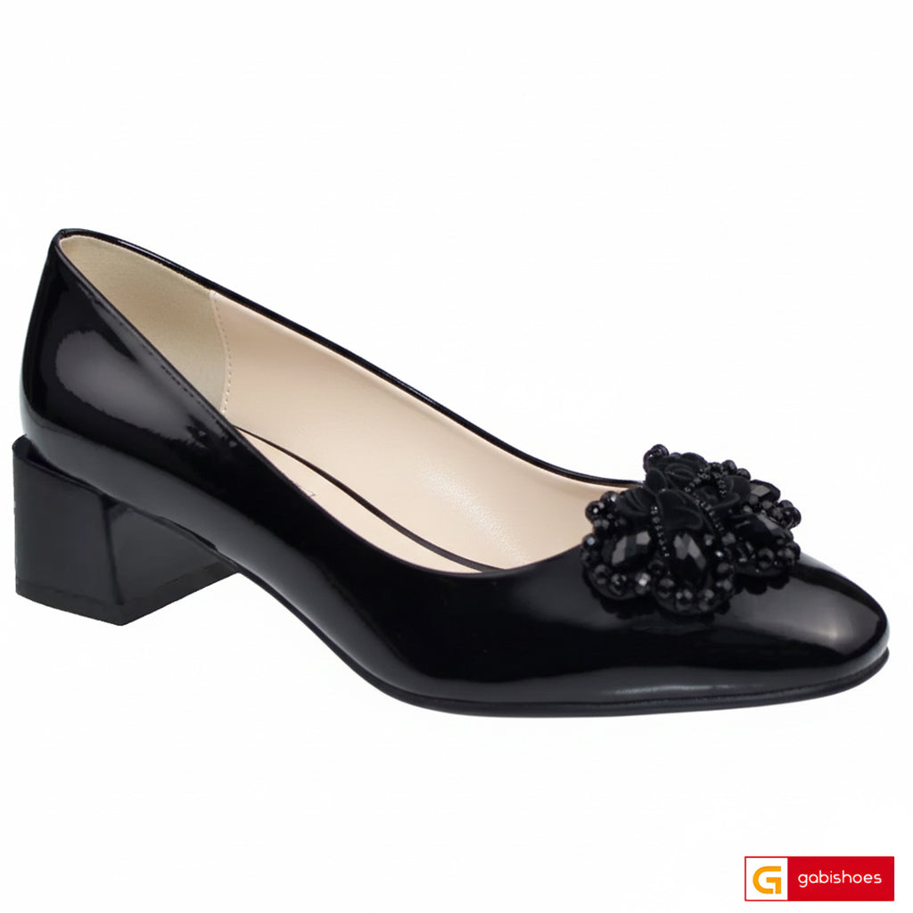 Pantofi Office Dama Piele Naturala Neagra Lorena 4040-3

Material: Piele Naturala Lacuita
Culoare: Neagra
Tip: Pantofi&nbsp;
Stil: Balerini&nbsp;
Caracteristici balerini dama piele naturala lacuita neagra cu ornament special cu pietre negre speciale
- Pantofi piele naturala lacuitaneagra
- Pantofi cu burete special extra-confort
- Talpa neagra , brant interior cu burete special mesina naturala&nbsp;
- Inaltime toc : 4 cm
- Schimb gratuit
*Masuratori realizate pentru marimea 37.

Pantofi oficce sunt confecti