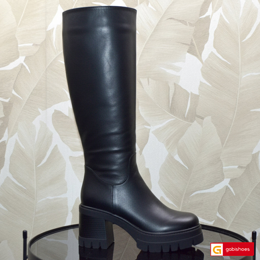 aterial: Piele Naturala&nbsp;
-Culoare: Neagra
-Tip: Cizme&nbsp;
-Stil: Vrei sa adaugi un touch glam tinutei tale? Atunci cu siguranta aceste cizme sunt alegerea perfecta!

- Cizme piele naturala neagra , de la talpa in sus 37 cm&nbsp;
- Cizme cu fermoar, Toc inaltime 7 cm&nbsp;
- Talpa neagra, varf patrat, brant interior cu burete special, mesina naturala&nbsp; si blanita neagra : LA CERERE MESINA NATURALA COMPLET +40 LEI



Cizme Dama Piele Naturala Neagra Lorena 3679-4

Tip: Cizme
Caracteristici Cizme ca