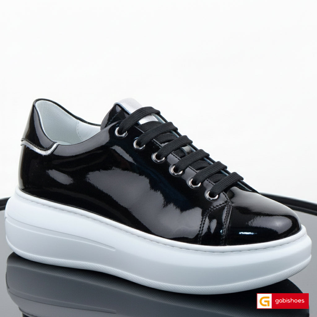 Pantofi Sport Dama Piele Naturala Negru cu Argintiu Lorena 3903-5

Material: Piele Naturala
Culoare: Negru cu Argintiu
Tip: Pantofi
Stil: Sport
Caracteristici Pantofi sport piele naturala argintie cu piele naturala neagra
- Pantofi piele naturala neagra , sistem de inchidere cu siret 
- Pantofi sport cu burete special extra-confort
- Talpa alba cusuta , brant interior cu burete special , mesina naturala  
- Inaltime talpa : 5 cm 
- Schimb gratuit
*Masuratori realizate pentru marimea 37.

Pantofii sunt confe