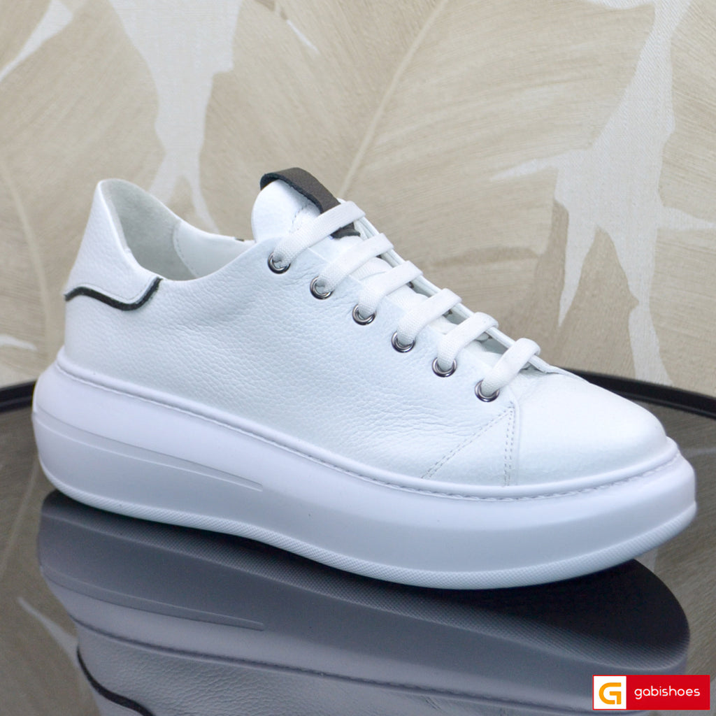 Pantofi Sport Dama Piele Naturala Alb cu Negru Lorena 3903-3

Material: Piele Naturala
Culoare: Alb si Negru
Tip: Pantofi
Stil: Sport
Caracteristici Pantofi sport piele naturala alba cu piele naturala neagra
- Pantofi piele naturala alba , sistem de inchidere cu siret&nbsp;
- Pantofi sport cu burete special extra-confort
- Talpa&nbsp;alba cusuta , brant interior cu burete special , mesina naturala&nbsp;&nbsp;
- Inaltime talpa : 5 cm&nbsp;
- Schimb gratuit
*Masuratori realizate pentru marimea 37.

Pantofii s