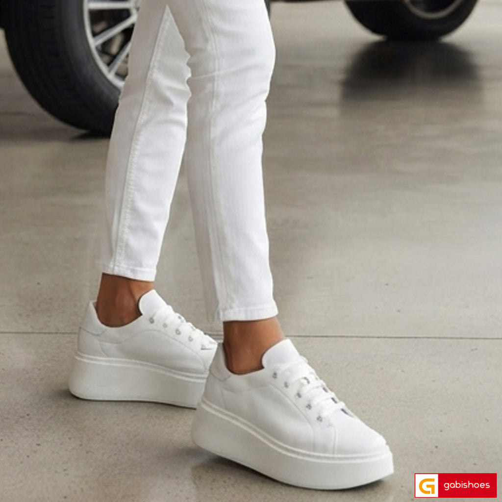 Material: Piele Naturala&nbsp;
Culoare:&nbsp;Alba
Tip: Pantofi
Stil: Casual

- Pantofi piele naturala&nbsp;alba ,pantofi cu siret
- Pantofi cu burete special extra-confort ,la cerere se poate face cu mesina naturala alba
- Talpa alba cusuta, varf rotunt, brant interior cu burete special , mesina naturala bej
- Inaltime talpa : 5,5 cm in spate si 3 cm in fata ,talpa foarte usoara ,material spuma (eva )
- Schimb gratuit
*Masuratori realizate pentru marimea 37