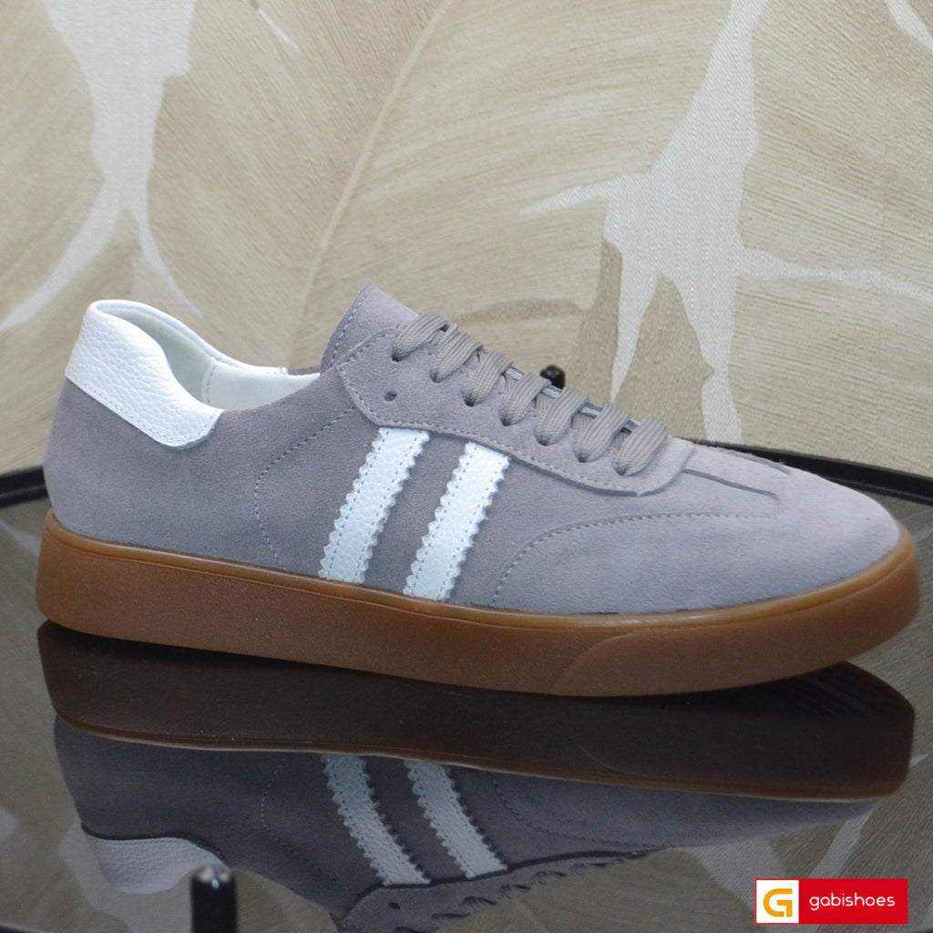 Pantofi Sport Piele Naturala Intoarsa Gri Lorena 4287-2

Material: Piele Naturala Intoarsa
Culoare: Gri
Tip: Pantofi
Stil: Sport
Caracteristici Pantofi sport piele naturala intoarsa gri cu piele naturala alba
- Pantofi piele naturala intoarsa gri , sistem de inchidere cu siret
- Pantofi sport cu burete special extra-confort
- Talpa bej , brant interior cu burete special , mesina naturala&nbsp;&nbsp;
- Inaltime talpa : 3 cm&nbsp;
- Schimb gratuit
*Masuratori realizate pentru marimea 37.

Pantofii sunt confec