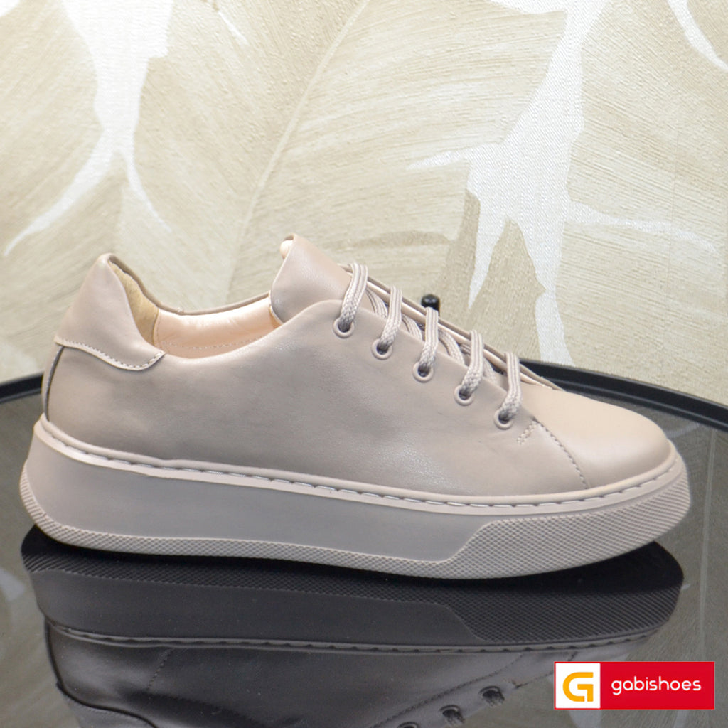 Pantofi Sport Dama Piele Naturala Lorena 4222-2

Material: Piele Naturala
Culoare:&nbsp;Taupe
Tip: Pantofi
Stil: Sport
Caracteristici Pantofi sport piele naturala&nbsp;taupe
- Pantofi piele naturala bej sistem de inchidere cu siret&nbsp;
- Pantofi sport cu burete special extra-confort
- Talpa&nbsp;bej cusuta , brant interior cu burete special , mesina naturala&nbsp;&nbsp;
- Inaltime talpa : 4,5 cm&nbsp;
- Schimb gratuit
*Masuratori realizate pentru marimea 37.

Pantofii&nbsp;sunt confectionatii din piele de