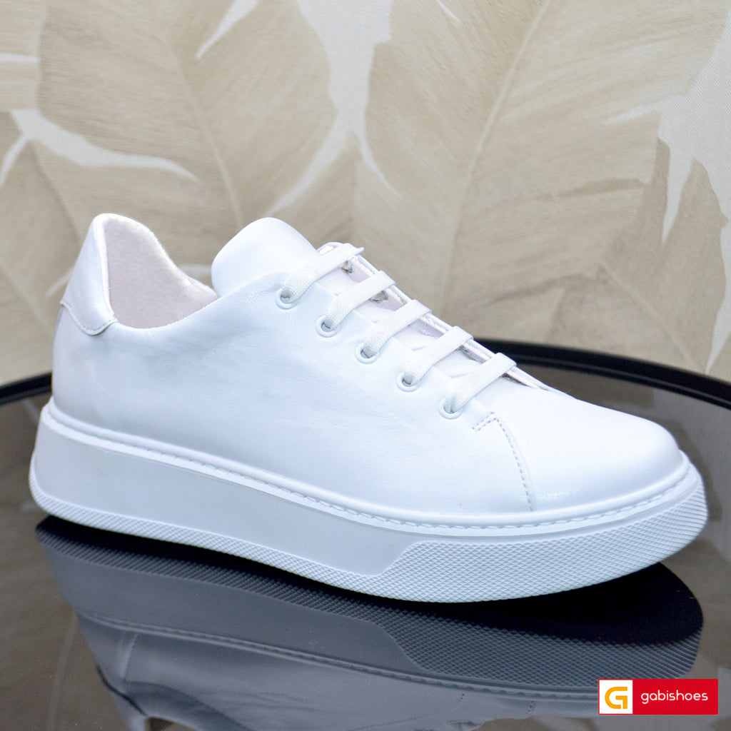 Pantofi Sport Dama Piele Naturala Lorena 3152-50

Material: Piele Naturala
Culoare: Alba
Tip: Pantofi
Stil: Sport
Caracteristici Pantofi sport piele naturala alba
- Pantofi piele naturala alba sistem de inchidere cu siret&nbsp;
- Pantofi sport cu burete special extra-confort
- Talpa alba cusuta , brant interior cu burete special , mesina naturala&nbsp;&nbsp;
- Inaltime talpa : 4,5 cm&nbsp;
- Schimb gratuit
*Masuratori realizate pentru marimea 37.

Pantofii&nbsp;sunt confectionatii din piele de calitate supe