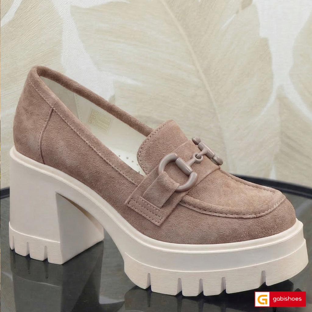 Pantofi Casual Dama Piele Naturala Lorena 3677-10 Material: Piele Naturala Intoarsa&nbsp; &nbsp; &nbsp; &nbsp; &nbsp; Culoare: Taupe
Tip: Pantofi
Stil: Casual
Caracteristici Pantofi Casual piele naturala intoarsa taupe
- Pantofi piele naturala intoarsa taupe
- Pantofi casual cu burete special extra-confort
- Talpa bej , brant interior cu burete special , mesina naturala
- Inaltime talpa : 9 cm
- Schimb gratuit
*Masuratori realizate pentru marimea 37.

Pantofii sunt confectionatii din piele de calitate super