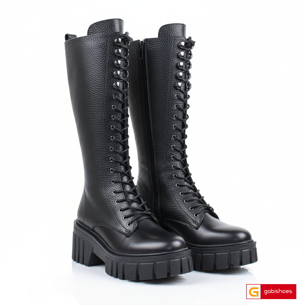 -Material: Piele Naturala
-Culoare: Neagra
-Tip: Cizme&nbsp;
-Stil:&nbsp;Casual

- Cizme piele naturala box negru
- Cizme cu fermoar si siret , Toc inaltime 6,5 cm, inaltime cizma 38 cm de la talpa in sus
- Talpa neagra, varf rotund, brant interior cu burete special
- Schimb gratuit ,calapod comod , blanita neagra+mesina naturala "la cerere mesina naturala complet +40 lei
* Masuratori realizate pentru marimea 37