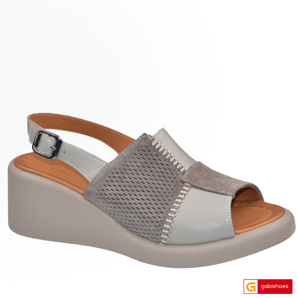 Material: Piele Naturala&nbsp;
Culoare: Taupe
Tip: Sandale
Stil: Casual
- Sandale piele naturala taupe cu piele naturala intoarsa taupe cu gaurele model
- Sandale cu burete special extra-confort
- Talpa taupe , varf rotund, brant interior cu burete special, mesina naturala&nbsp; &nbsp; &nbsp; &nbsp; &nbsp; &nbsp; &nbsp; &nbsp; &nbsp; &nbsp; &nbsp; &nbsp; - Inaltime talpa : 6 cm, talpa usoara
- Schimb gratuit
*Masuratori realizate pentru marimea 37