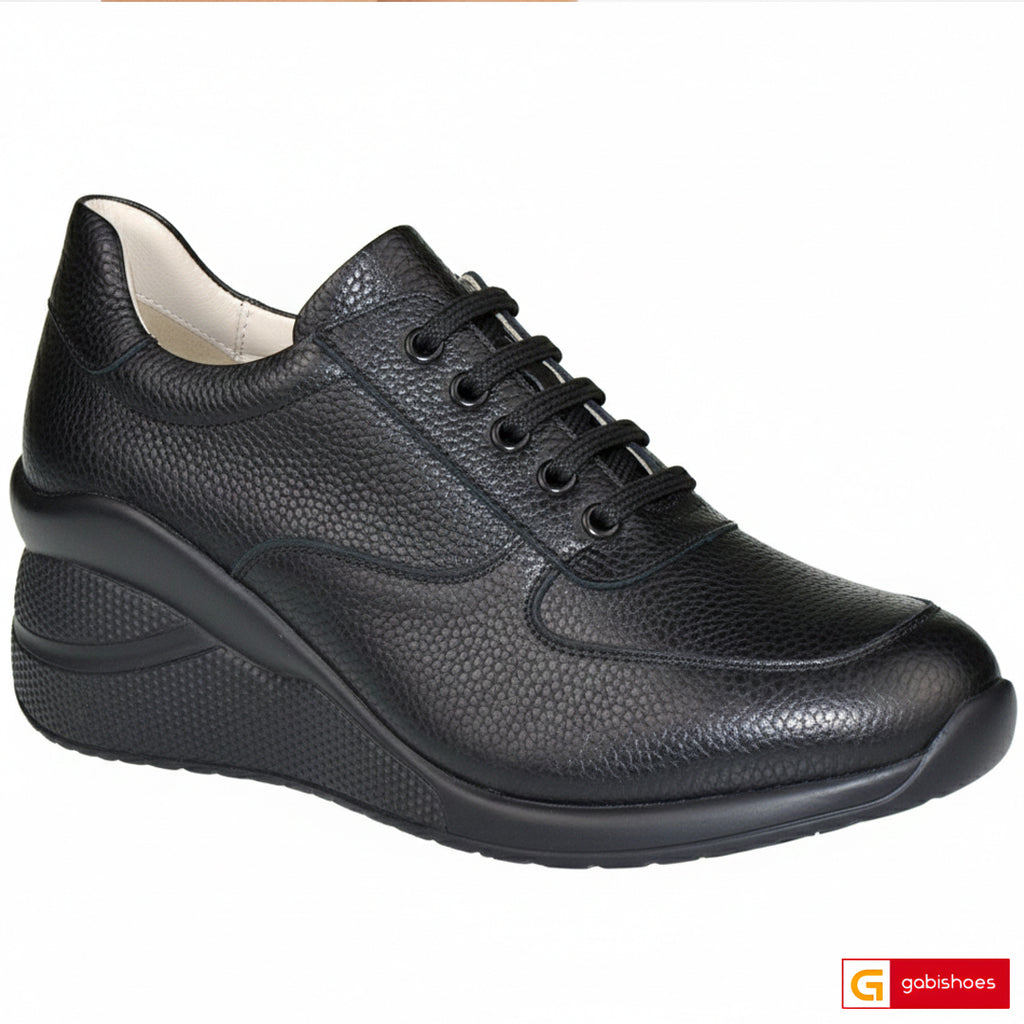 Material: Piele Naturala
Culoare: Neagra
Tip: Pantofi
Stil: Casual

- Pantofi piele naturala neagra , pantofi cu siret&nbsp;
- Pantofi cu burete special extra-confort
- Talpa neagra , varf rotunt, brant interior cu burete special , mesina naturala bej&nbsp;
- Inaltime talpa : 6 cm , talpa usoara
*Masuratori realizate pentru marimea 37