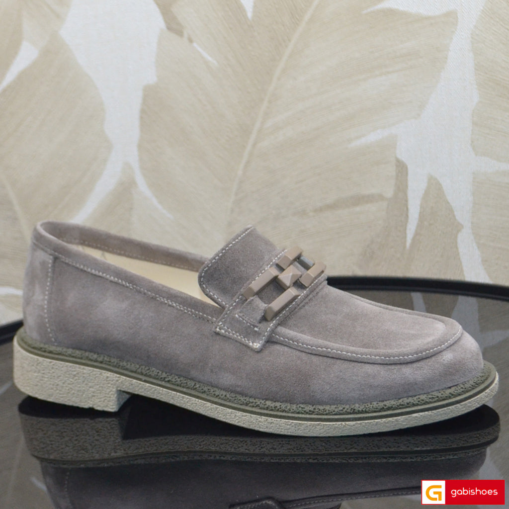 Material: Piele Naturala Intoarsa&nbsp;
Culoare: Taupe
Tip: Pantofi&nbsp;
Stil:&nbsp;Casual

- Pantofi piele naturala intoarsa taupe
- Pantofi cu burete special extra-confort
- Talpa bej cu verde, varf rotund, brant interior cu burete special mesina naturala&nbsp;
- Inaltime talpa : 2,5cm&nbsp;
- Schimb gratuit
*Masuratori realizate pentru marimea 37&nbsp;