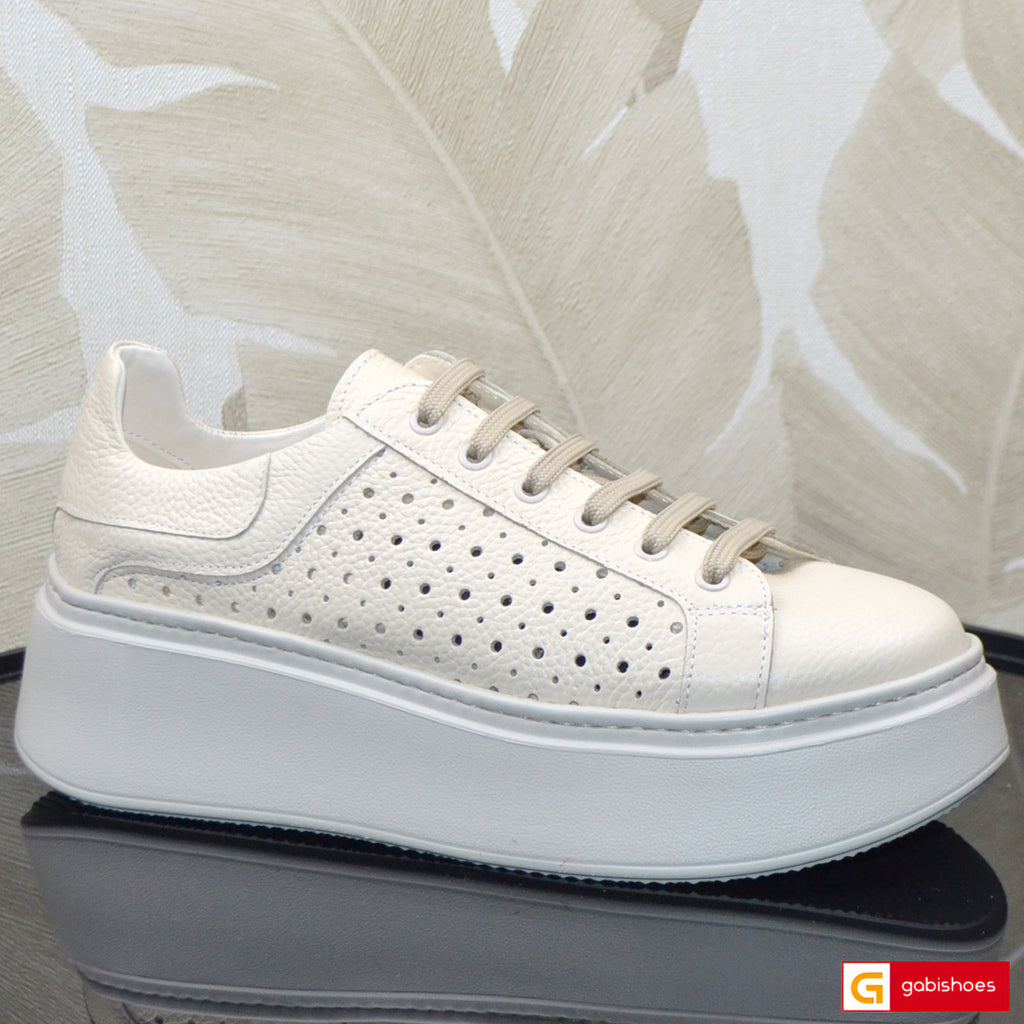 Pantofi Sport Dama Piele Naturala Bej Lorena 3748-17

Material: Piele Naturala
Culoare: Bej
Tip: Pantofi
Stil: Sport
Caracteristici Pantofi sport piele naturala bej cu model gaurele
- Pantofi piele naturala bej cu model gaurele ,&nbsp; sistem de inchidere cu siret&nbsp;
- Pantofi sport cu burete special extra-confort
- Talpa bej cusuta , brant interior cu burete special , mesina naturala&nbsp;&nbsp;
- Inaltime talpa : 6 cm&nbsp;
- Schimb gratuit
*Masuratori realizate pentru marimea 37.

Pantofii&nbsp;sunt c