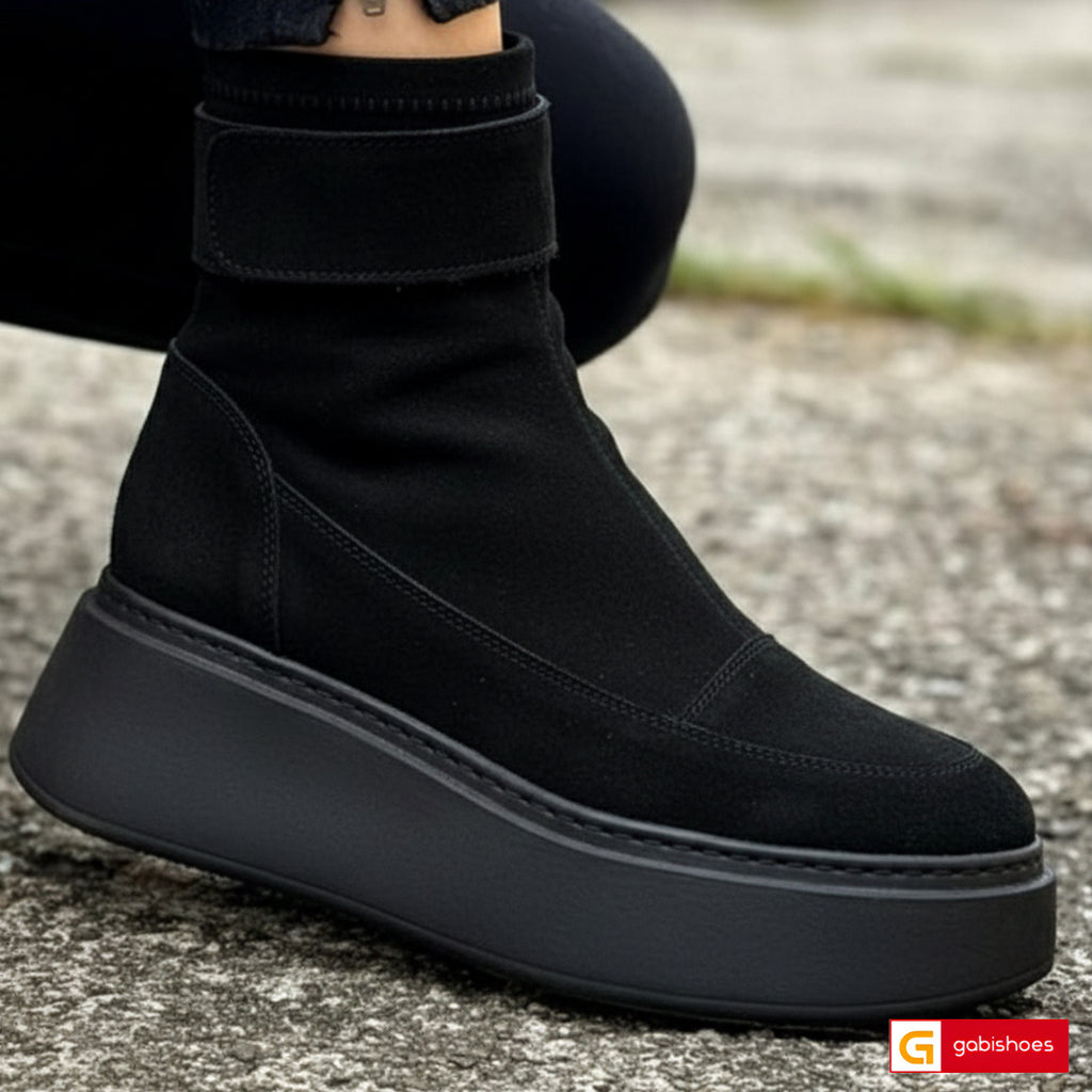 -Material: Piele Naturala intoarsa si strechi
-Culoare: Neagra
-Tip: Ghete streach
-Stil: Casual

- Ghete piele naturala intoarsa neagra cu&nbsp; streach negru ,inaltime de la talpa in sus 17 cm
- Ghete cu fermoar, Toc inaltime 6 cm&nbsp;
- Talpa neagra cusuta , varf rotund , brant interior cu burete special,
- Schimb gratuit&nbsp;
* Masuratori realizate pentru marimea 37
