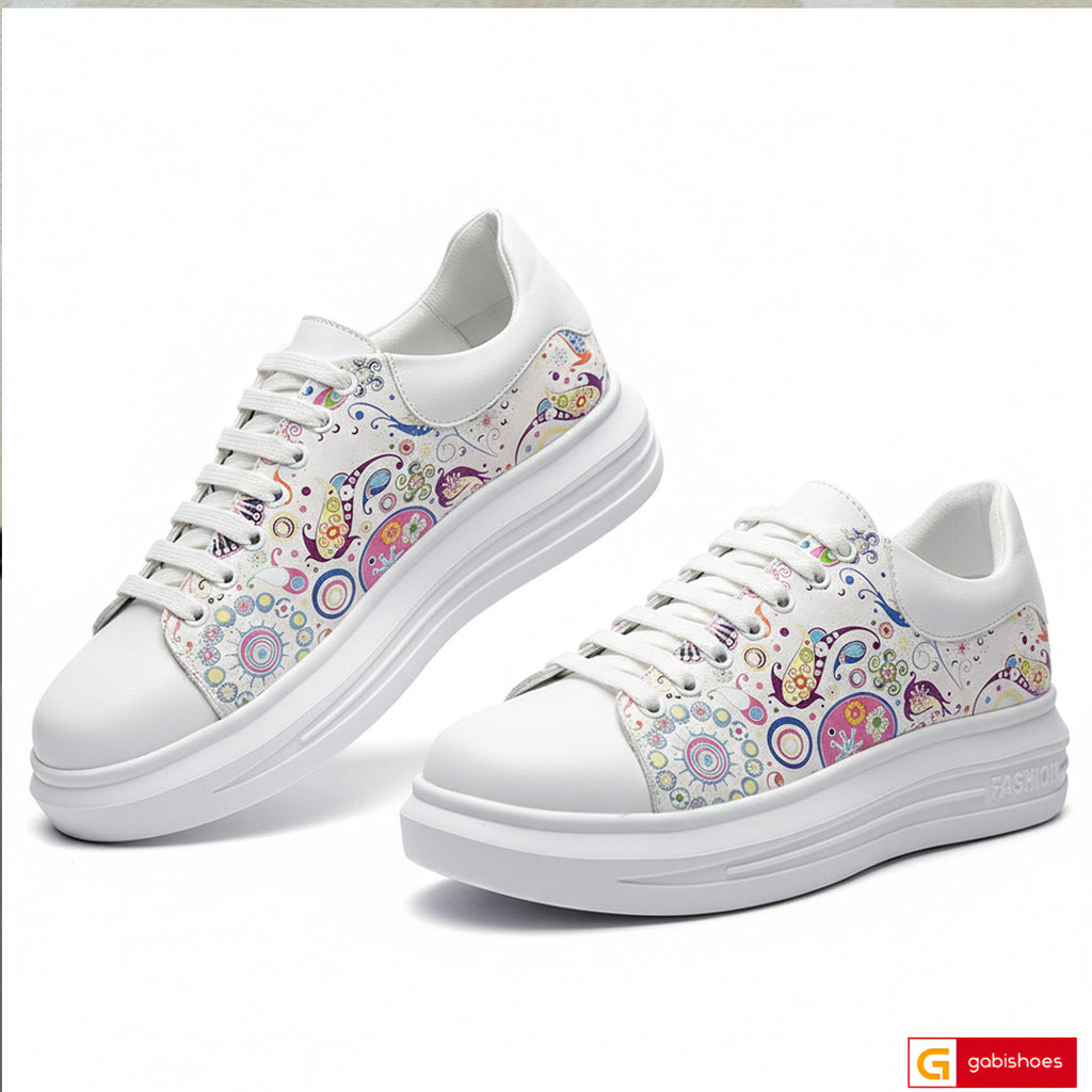 Material: Piele Naturala
Culoare: Alb cu Multicolor
Tip: Pantofi
Stil: Casual

- Pantofi piele naturala alba cu multicolor , pantofi cu siret
- Pantofi cu burete special extra-confort
- Talpa alba, material usor, varf rotunt, brant interior cu burete special, mesina naturala&nbsp;
- Inaltime talpa : 4,5 cm spate si in fata 3,5 cm

- Schimb gratuit

*Masuratori realizate pentru marimea 37

Acesta este un tabel propriu de mărimi.

Marime	35	36	37	38	39	40	41
Lungime Picior(CM)	22,5	23	23,5	24	24,5	25	25,5