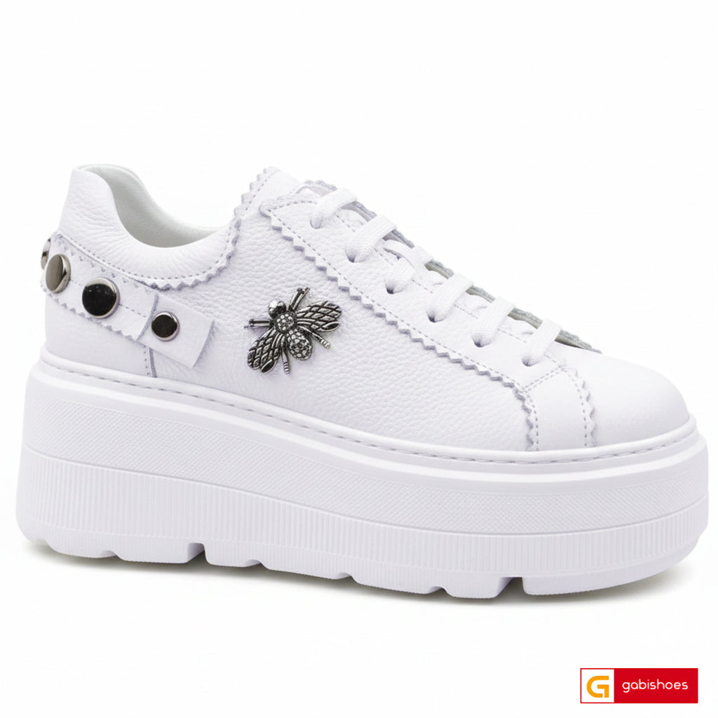 Pantofi Sport Dama Piele Naturala Alba Lorena 4020-2 New

Material: Piele Naturala
Culoare: Alba
Tip: Pantofi
Stil: Sport
Caracteristici Pantofi sport piele naturala alba cu piele naturala alba cu gaurele
- Pantofi piele naturala alba , sistem de inchidere cu siret&nbsp;
- Pantofi sport cu burete special extra-confort
- Talpa&nbsp;alba cusuta , brant interior cu burete special , mesina naturala&nbsp;&nbsp;
- Inaltime talpa : 7 cm&nbsp;
- Schimb gratuit
*Masuratori realizate pentru marimea 37.

Pantofii sunt