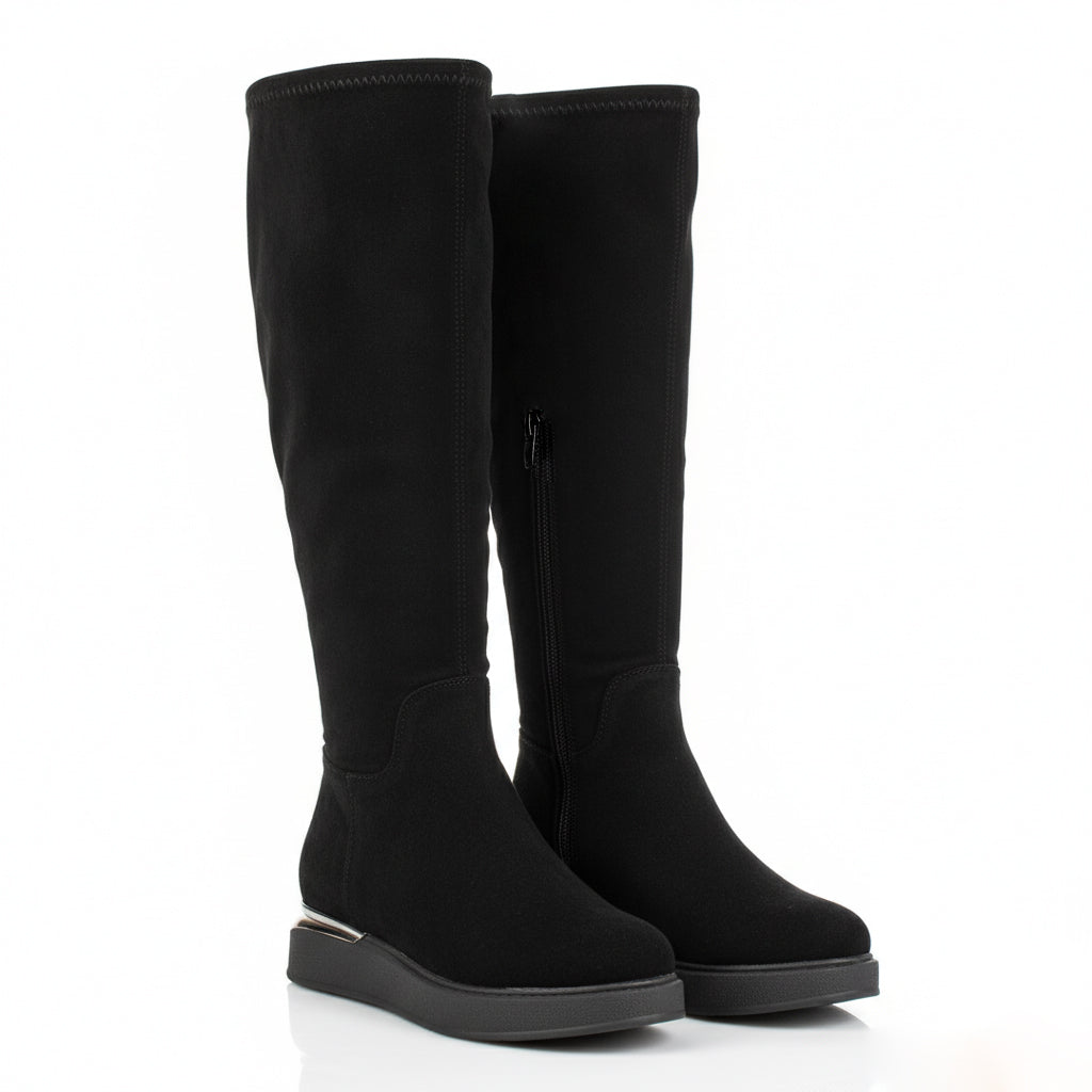 -Material: Piele Naturala Intoarsa si strechi negru
-Culoare: Negru
-Tip: Cizme tubulare&nbsp; streach
-Stil: Casual

- Cizme piele naturala intoarsa neagra si streach negru
- Cizme cu fermoar, Toc inaltime 3 cm&nbsp;
- Talpa neagra, varf rotund , brant interior cu burete special,
- Schimb gratuit&nbsp;
* Masuratori realizate pentru marimea 37&nbsp; &nbsp;