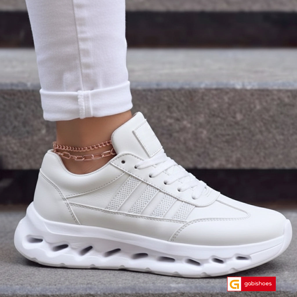 Pantofi Sport Piele Naturala Alba Lorena 4221-4

Material: Piele Naturala&nbsp;&nbsp;
Culoare: Alba
Tip: Pantofi
Stil: Sport
Caracteristici Pantofi sport piele naturala alba
- Pantofi piele naturala alba , sistem de inchidere cu siret&nbsp;
- Pantofi sport cu burete special extra-confort
- Talpa alba sport , brant interior cu burete special , mesina naturala&nbsp;&nbsp;
- Inaltime talpa : 4,5 cm&nbsp;
- Schimb gratuit
*Masuratori realizate pentru marimea 37.

Pantofii sunt confectionati din piele de calitat