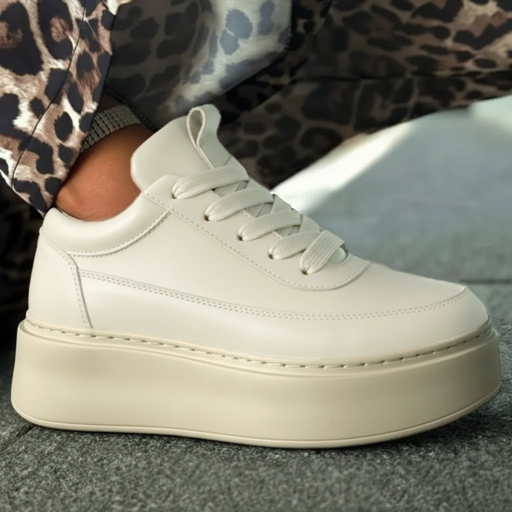 Pantofi Sport Piele Naturala Bej Lorena 4097-7

Material: Piele Naturala
Culoare: Bej
Tip: Pantofi
Stil: Sport
Caracteristici: Pantofi sport piele naturala bej
- Pantofi piele naturala bej , sistem de inchidere cu siret&nbsp;
- Pantofi sport cu burete special extra-confort
- Talpa bej cusuta , brant interior cu burete special , mesina naturala&nbsp;&nbsp;
- Inaltime talpa : 6 cm&nbsp;
- Schimb gratuit
*Masuratori realizate pentru marimea 37.

Pantofii sunt confectionati din piele de calitate superioara.

Ta