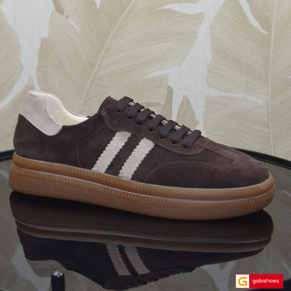 Pantofi Sport Dama Piele Naturala Maro Lorena 4287-4

Material: Piele Naturala Intoarsa
Culoare: Neagra
Tip: Pantofi
Stil: Sport
Caracteristici Pantofi sport piele naturala intoarsa maro cu piele naturala bej
- Pantofi piele naturala intoarsa maro , sistem de inchidere cu siret
- Pantofi sport cu burete special extra-confort
- Talpa bej , brant interior cu burete special , mesina naturala&nbsp;&nbsp;
- Inaltime talpa : 4 cm&nbsp;
- Schimb gratuit
*Masuratori realizate pentru marimea 37.

Pantofii sunt confe