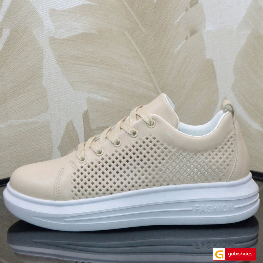 Pantofi Sport Piele Naturala Bej Lorena 4296-2

Material: Piele Naturala&nbsp;
Culoare: Bej
Tip: Pantofi
Stil: Sport
Caracteristici Pantofi sport piele naturala bej cu model gaurele
- Pantofi piele naturala bej ,&nbsp; sistem de inchidere cu siret&nbsp;
- Pantofi sport cu burete special extra-confort
- Talpa alba , brant interior cu burete special , mesina naturala alba&nbsp;
- Inaltime talpa : 4 cm&nbsp;
- Schimb gratuit
*Masuratori realizate pentru marimea 37.

Pantofii&nbsp;sunt confectionatii din piele 