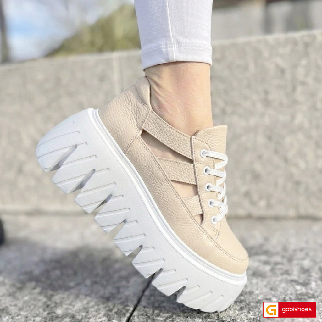 Pantofi Sport Dama Piele Naturala Bej Lorena 3844-12

Material: Piele Naturala
Culoare: Bej
Tip: Pantofi
Stil: Sport
Caracteristici Pantofi sport piele naturala bej
- Pantofi piele naturala bej ,&nbsp; sistem de inchidere cu siret&nbsp;
- Pantofi sport cu burete special extra-confort
- Talpa alba cusuta , brant interior cu burete special , mesina naturala&nbsp;&nbsp;
- Inaltime talpa : 8 cm&nbsp;
- Schimb gratuit
*Masuratori realizate pentru marimea 37.

Pantofii&nbsp;sunt confectionatii din piele de calita