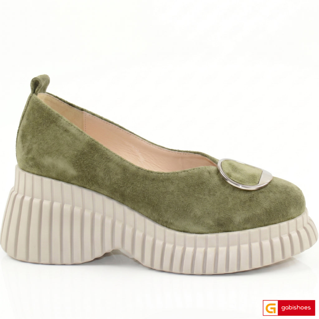 Material: Piele Naturala Intoarsa
Culoare: Kaki
Tip: Pantofi&nbsp;
Stil: Casual&nbsp;
Caracteristici: pantofi dama piele natutala intoarsa kaki
- Pantofi piele naturala intoarsa kaki ,ornament argintiu
- Pantofi cu burete special extra-confort
- Talpa bej , brant interior cu burete special mesina naturala bej
- Inaltime talpa : 7 cm in spate si platforma in fata 3cm
- Schimb gratuit
*Masuratori realizate pentru marimea 37.

Pantofii sunt confectionati din piele de calitate superioara.

Talpa pantofilor din 