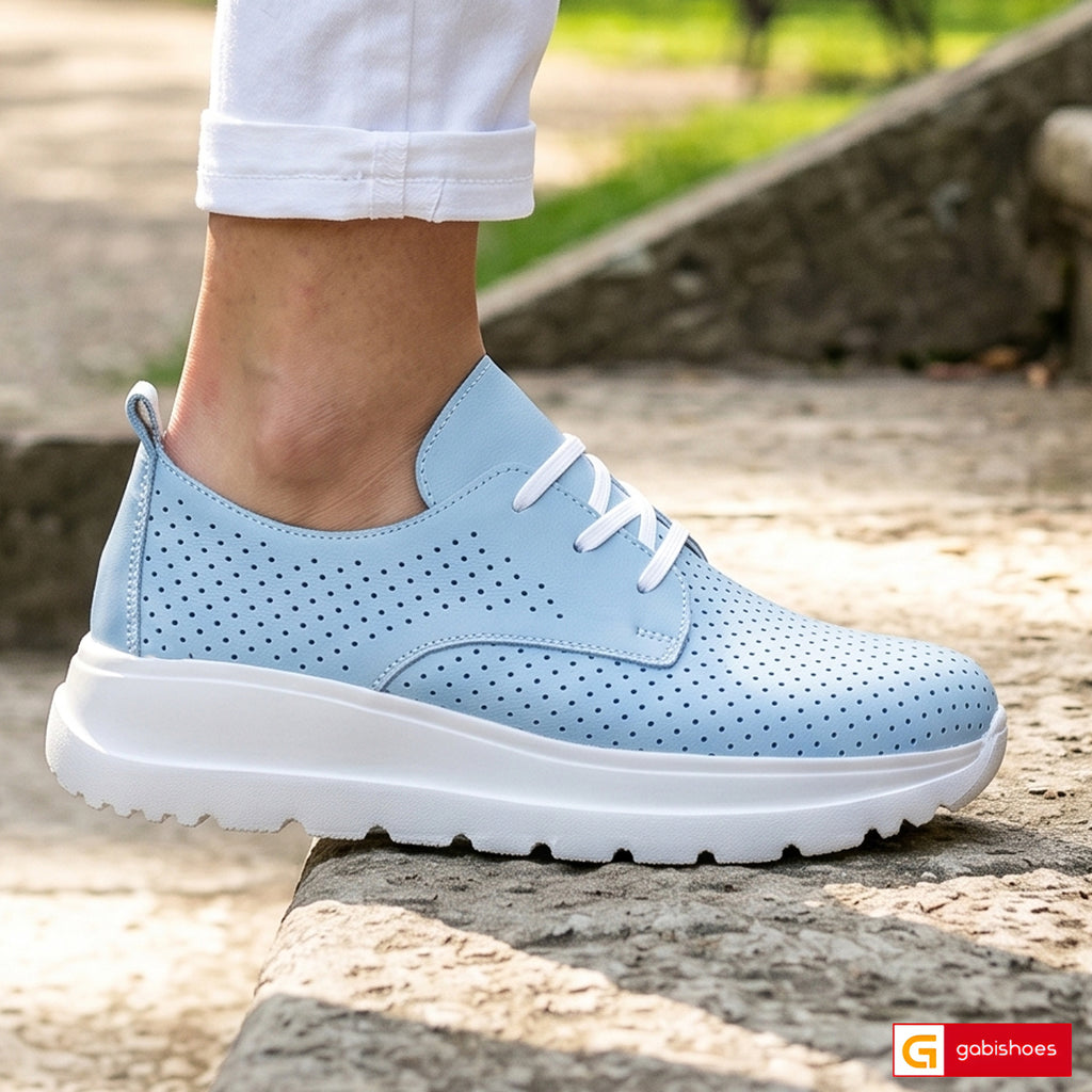 Material: Piele Naturala
Culoare: Blue
Tip: Pantofi&nbsp;
Stil: Casual

- Pantofi piele naturala blue cu gaurele laser ,&nbsp;pantofi cu siret
- Pantofi cu burete special extra-confort
- Talpa alba ,material usor, varf rotunt, brant interior cu burete special , mesina naturala bej
- Inaltime talpa : 4,5 cm spate si in fata 3 cm ,talpa din material foarte usor spuma si usor de intretinut
- Schimb gratuit&nbsp;&nbsp;
*Masuratori realizate pentru marimea 37