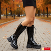 Material: Piele Naturala Lacuita
Culoare: Negru&nbsp;&nbsp;
Tip: Bocanci Dama&nbsp;
Stil: Casual&nbsp;

- Bocanci piele naturala lac negru&nbsp;&nbsp;
- Bocanci cu fermoar si siret,&nbsp;
- Talpa neagra, varful rotund&nbsp;&nbsp;
- Inaltime: 36 cm de la talpa in sus, toc 5 cm&nbsp;
- Interior material textil si mesina naturala neagra, la cerere mesina naturala completa +35lei
* Masuratori realizate pentru marimea 37