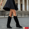 -Material: Piele Naturala Intoarsa
-Culoare: Neagra
-Tip: Cizme&nbsp;
-Stil: Vrei sa adaugi un touch glam tinutei tale? Atunci cu siguranta aceste ciocate sunt alegerea perfecta!

- Cizme piele naturala intoarsa neagra , pulpa sus 37 cm
- Cizme fara fermoar, Toc inaltime 7 cm&nbsp;
- Talpa neagra, varf ascutit, brant interior cu burete special, mesina naturala si material textil negru {blanita} ,la cerere mesina naturala +40 lei
- Schimb gratuit&nbsp;
* Masuratori realizate pentru marimea 37