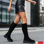 -Material: Piele Naturala Intoarsa
-Culoare: Neagra
-Tip: Cizme&nbsp;
-Stil:&nbsp;Casual

- Cizme piele naturala intoarsa neagra
- Cizme cu fermoar, Toc inaltime 4,5 cm, inaltime cizma 42 cm de la talpa in sus
- Talpa neagra, varf rotund, brant interior cu burete special
- Schimb gratuit ,calapod comod
* Masuratori realizate pentru marimea 37