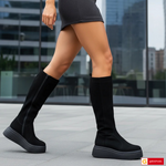 Material: Piele Naturala Intoarsa
Culoare:&nbsp;Negru&nbsp;
Tip:&nbsp;Cizme Dama
Stil:&nbsp;Casual

- Cizme piele naturala intoarsa neagra
- Cizme cu fermoar
- Talpa&nbsp;neagra , varful rotund
- Inaltime : 37 cm de la talpa in sus , talpa 6 cm -din poliuretan
- Interior mesina neagra si material textil negru ,la cerere mesina naturala complet +40 lei
*Masuratori realizate pentru marimea 37