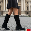 Material: Piele Naturala Intoarsa
Culoare:&nbsp;Negru&nbsp;
Tip:&nbsp;Cizme Dama
Stil:&nbsp;Casual

- Cizme piele naturala intoarsa neagra
- Cizme fara fermoar ,tubulare
- Talpa&nbsp;neagra , varful rotund
- Inaltime : 37 cm de la talpa in sus , toc 4 cm
- Interior mesina&nbsp;neagra si material textil negru (blanita)
*Masuratori realizate pentru marimea 37