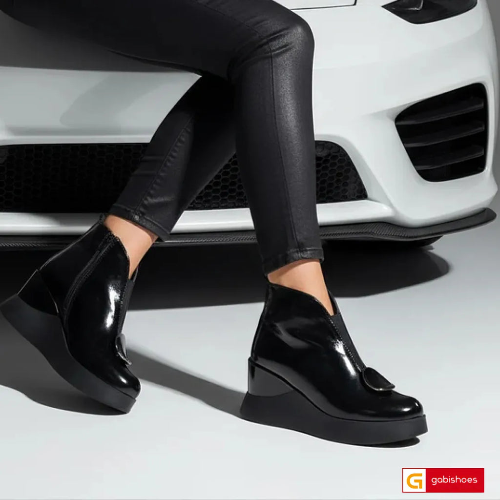 -Material: Piele Naturala Lacuita
-Culoare: Negru
-Tip: Ghete
-Stil: Casual

- Ghete piele naturala negru lac
- Ghete cu fermoar si elastic , si ornament stralucitor
- Talpa neagra, varf rotund , brant interior cu burete special,
- Inaltime talpa : 7 cm spate si 2, cm fata , talpa usoara
- Schimb gratuit
* Masuratori realizate pentru marimea 37