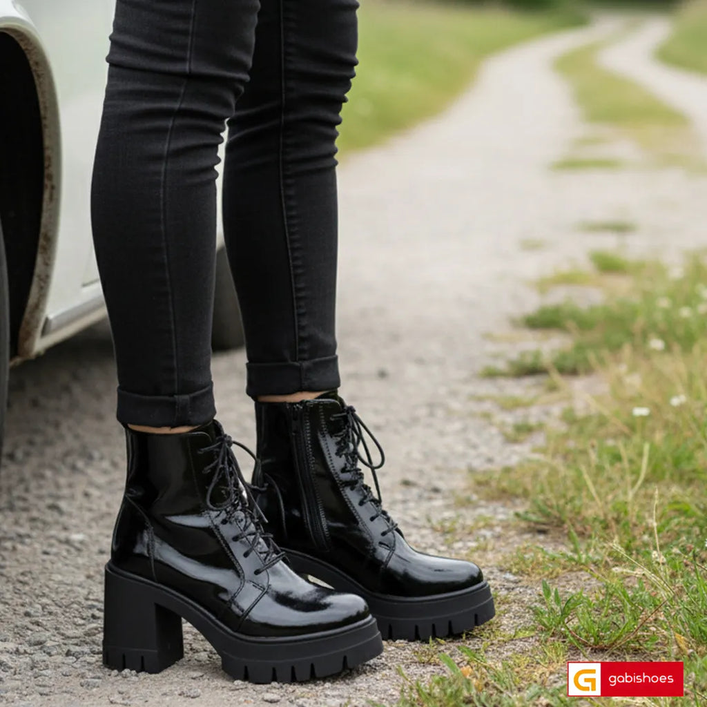 -Material: Piele Naturala&nbsp;
-Culoare: Negru
-Tip: Ghete&nbsp;
-Stil: Casual

- Ghete piele naturala negru lucios
- Ghete cu fermoar si siret, Toc inaltime 9 cm&nbsp;
- Talpa neagra, varf rotund , brant interior cu burete special,
- Schimb gratuit :&nbsp;
* Masuratori realizate pentru marimea 37&nbsp; &nbsp; 