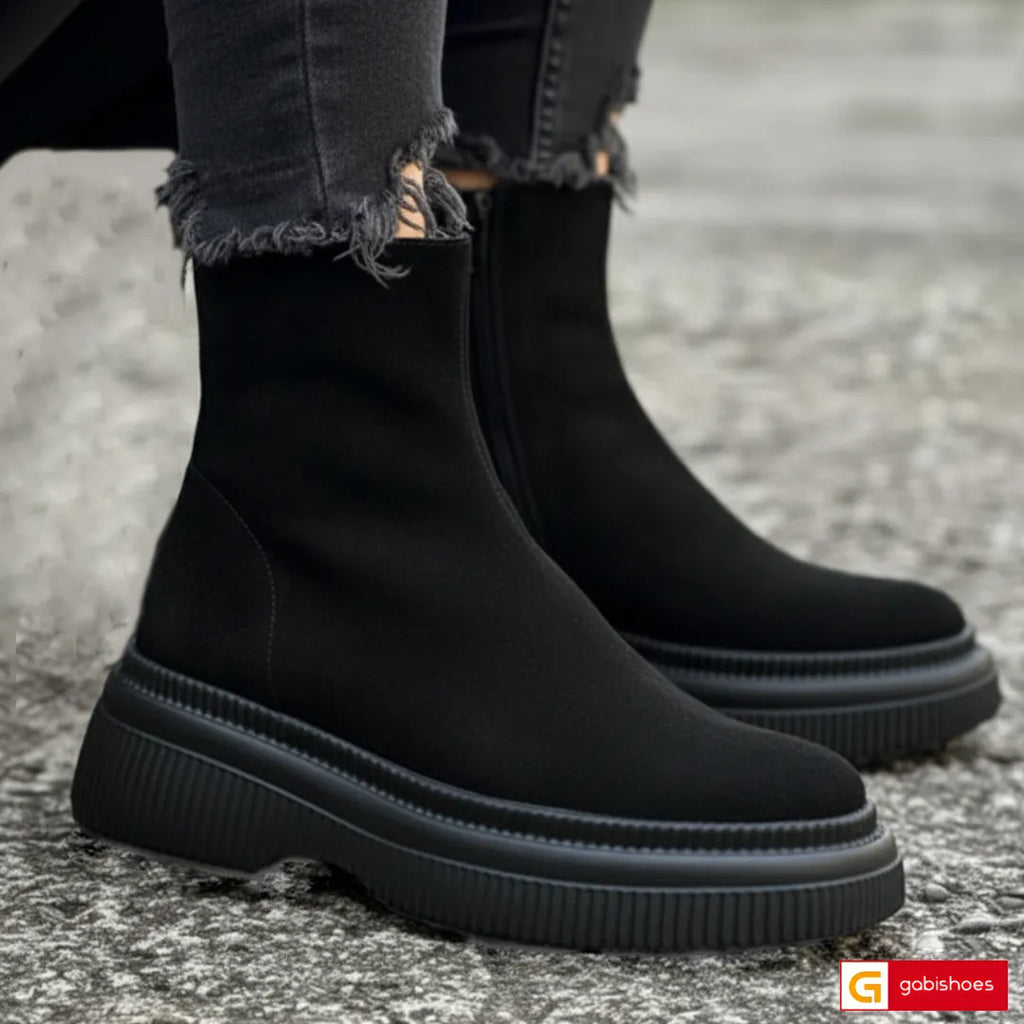 Material: Piele Naturala Intoarsa
Culoare: Neagra
Tip: Ghete
Stil: Casual

- Ghete piele naturala intoarsa neagra&nbsp;
- Ghete cu fermoar
- Talpa neagra&nbsp;
- Interior brant cu burete special, la alegere: mesina naturala neagra si blanita&nbsp; sintetica neagra , la alegere mesina naturala complet + 35 lei
- Talpa inaltime 4 cm toc, talpa din tmaterial foarte usor ( spuma )
- Schimb&nbsp; gratuit
* Masuratori realizează pentru marimea 37